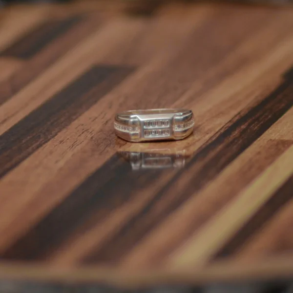 Linea Lucida – Italian Minimalist Band Ring